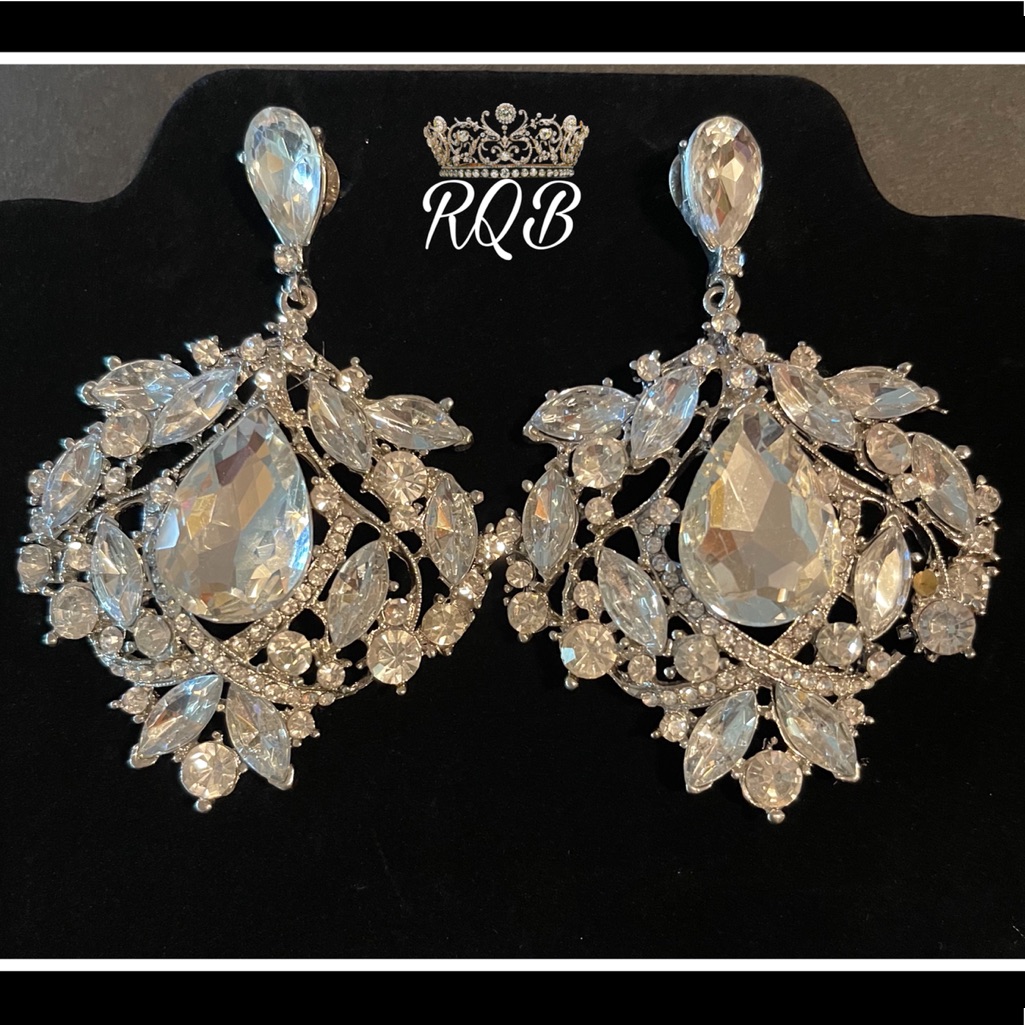 Crystal Clear Chunky Pageant Earrings Pierced 55$